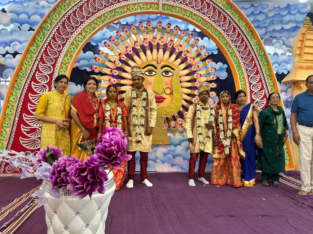दादी के दरबार में विवाह बंधन में बंधे जोड़े-चाम्पा के नारायणी धाम दादी मंदिर में 19 अप्रैल को संपन्न हुआ तो दो निर्धन कन्याओं का सामूहिक विवाह,बाराद्वार शहर की बहनों एवं नारायणी धाम सेवा समिति परिवार के सहयोग से किया गया विवाह का कार्यक्रम,चाम्पा का श्री नारायणी धाम दादी जी की आस्था के बड़े केंद्र के साथ ही वैवाहिक एवं मांगलिक आयोजनों के लिए भी है व्यवस्थित दादी के दरबार में विवाह बंधन में बंधे जोड़े-चाम्पा के नारायणी धाम दादी मंदिर में 19 अप्रैल को संपन्न हुआ तो दो निर्धन कन्याओं का सामूहिक विवाह,बाराद्वार शहर की बहनों एवं नारायणी धाम सेवा समिति परिवार के सहयोग से किया गया विवाह का कार्यक्रम,चाम्पा का श्री नारायणी धाम दादी जी की आस्था के बड़े केंद्र के साथ ही वैवाहिक एवं मांगलिक आयोजनों के लिए भी है व्यवस्थित kshititech