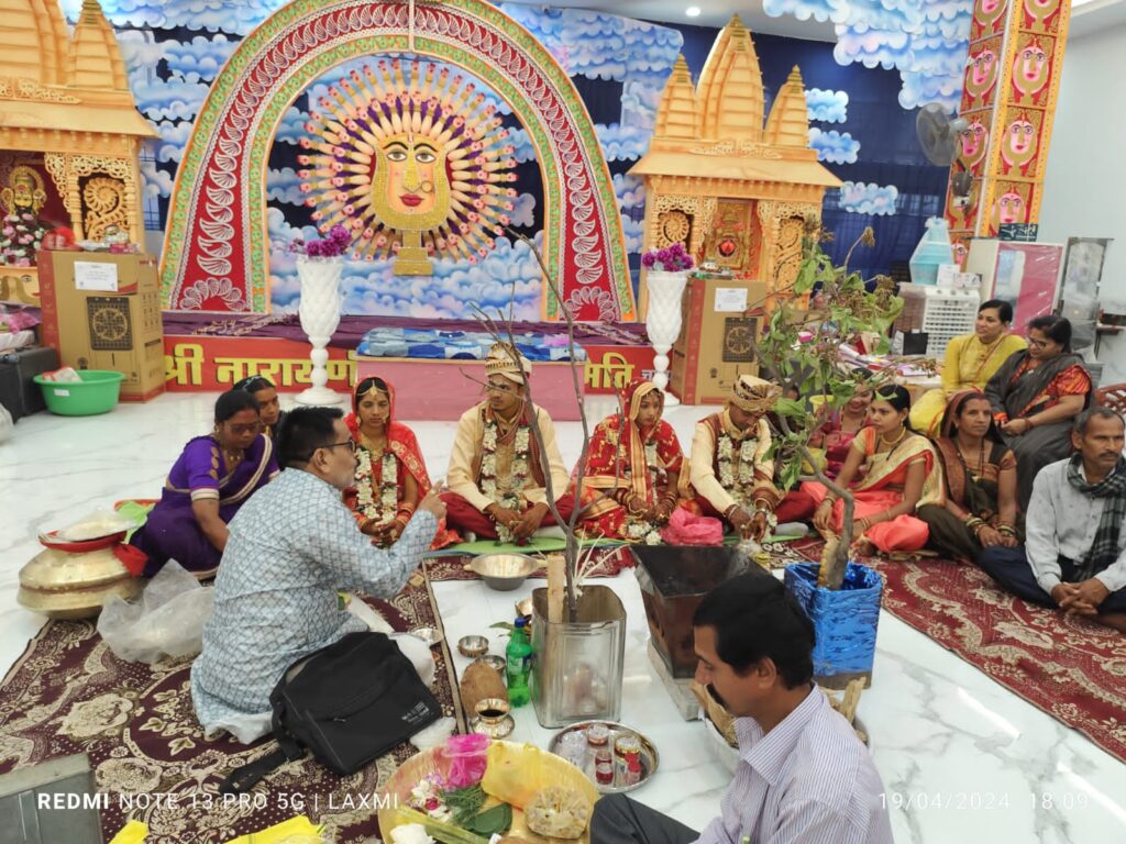 दादी के दरबार में विवाह बंधन में बंधे जोड़े-चाम्पा के नारायणी धाम दादी मंदिर में 19 अप्रैल को संपन्न हुआ तो दो निर्धन कन्याओं का सामूहिक विवाह,बाराद्वार शहर की बहनों एवं नारायणी धाम सेवा समिति परिवार के सहयोग से किया गया विवाह का कार्यक्रम,चाम्पा का श्री नारायणी धाम दादी जी की आस्था के बड़े केंद्र के साथ ही वैवाहिक एवं मांगलिक आयोजनों के लिए भी है व्यवस्थित दादी के दरबार में विवाह बंधन में बंधे जोड़े-चाम्पा के नारायणी धाम दादी मंदिर में 19 अप्रैल को संपन्न हुआ तो दो निर्धन कन्याओं का सामूहिक विवाह,बाराद्वार शहर की बहनों एवं नारायणी धाम सेवा समिति परिवार के सहयोग से किया गया विवाह का कार्यक्रम,चाम्पा का श्री नारायणी धाम दादी जी की आस्था के बड़े केंद्र के साथ ही वैवाहिक एवं मांगलिक आयोजनों के लिए भी है व्यवस्थित kshititech