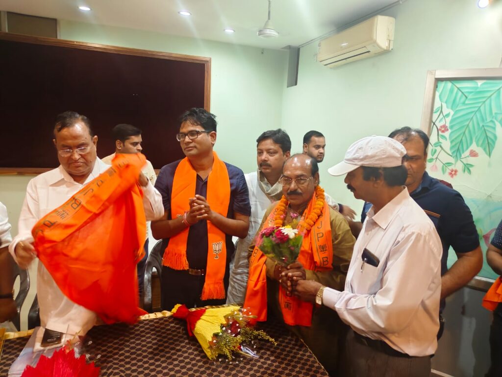 शक्ति की पूर्व कांग्रेस विधायक सरोजा राठौर एवम उनके पति कांग्रेस नेता मनहरण राठौर भी हुए भाजपा में शामिल, भाजपा के दिग्गज नेताओं की उपस्थिति में हुआ भाजपा प्रवेश, तत्कालीन विधानसभा अध्यक्ष महंत के प्रतिनिधि रह चुके है मनहरण राठौर, तीन बार कांग्रेस की टिकट पर विधायक चुनाव लड़ा है मनहरण ने शक्ति की पूर्व कांग्रेस विधायक सरोजा राठौर एवम उनके पति कांग्रेस नेता मनहरण राठौर भी हुए भाजपा में शामिल, भाजपा के दिग्गज नेताओं की उपस्थिति में हुआ भाजपा प्रवेश, तत्कालीन विधानसभा अध्यक्ष महंत के प्रतिनिधि रह चुके है मनहरण राठौर, तीन बार कांग्रेस की टिकट पर विधायक चुनाव लड़ा है मनहरण ने kshititech
