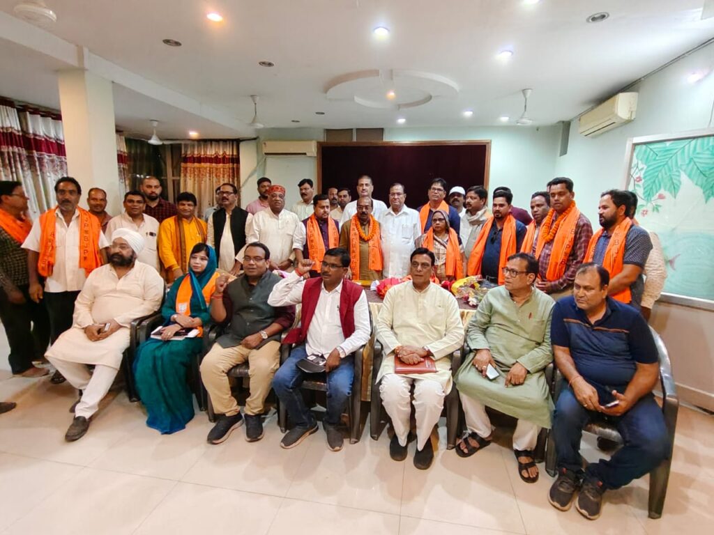 शक्ति की पूर्व कांग्रेस विधायक सरोजा राठौर एवम उनके पति कांग्रेस नेता मनहरण राठौर भी हुए भाजपा में शामिल, भाजपा के दिग्गज नेताओं की उपस्थिति में हुआ भाजपा प्रवेश, तत्कालीन विधानसभा अध्यक्ष महंत के प्रतिनिधि रह चुके है मनहरण राठौर, तीन बार कांग्रेस की टिकट पर विधायक चुनाव लड़ा है मनहरण ने शक्ति की पूर्व कांग्रेस विधायक सरोजा राठौर एवम उनके पति कांग्रेस नेता मनहरण राठौर भी हुए भाजपा में शामिल, भाजपा के दिग्गज नेताओं की उपस्थिति में हुआ भाजपा प्रवेश, तत्कालीन विधानसभा अध्यक्ष महंत के प्रतिनिधि रह चुके है मनहरण राठौर, तीन बार कांग्रेस की टिकट पर विधायक चुनाव लड़ा है मनहरण ने kshititech