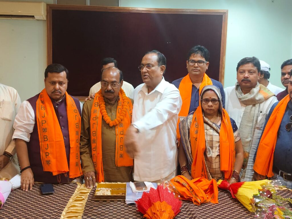 शक्ति की पूर्व कांग्रेस विधायक सरोजा राठौर एवम उनके पति कांग्रेस नेता मनहरण राठौर भी हुए भाजपा में शामिल, भाजपा के दिग्गज नेताओं की उपस्थिति में हुआ भाजपा प्रवेश, तत्कालीन विधानसभा अध्यक्ष महंत के प्रतिनिधि रह चुके है मनहरण राठौर, तीन बार कांग्रेस की टिकट पर विधायक चुनाव लड़ा है मनहरण ने शक्ति की पूर्व कांग्रेस विधायक सरोजा राठौर एवम उनके पति कांग्रेस नेता मनहरण राठौर भी हुए भाजपा में शामिल, भाजपा के दिग्गज नेताओं की उपस्थिति में हुआ भाजपा प्रवेश, तत्कालीन विधानसभा अध्यक्ष महंत के प्रतिनिधि रह चुके है मनहरण राठौर, तीन बार कांग्रेस की टिकट पर विधायक चुनाव लड़ा है मनहरण ने kshititech