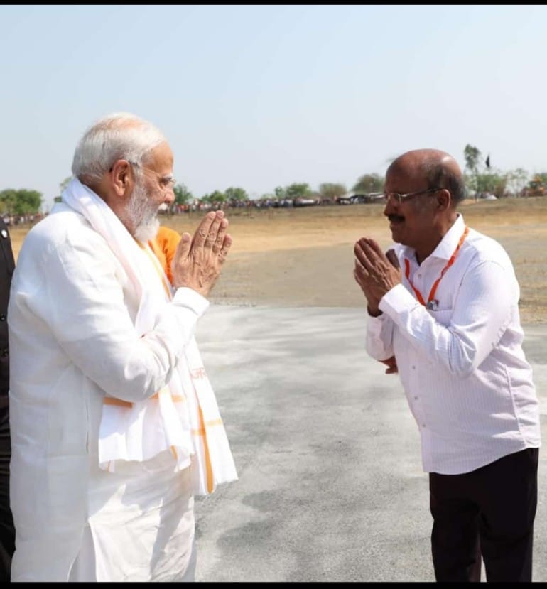 सक्ति में जब पीएम मोदी ने हाथ जोड़कर अभिवादन के लिए झुकाया सर- शक्ति आगमन पर प्रधानमंत्री मोदी से भाजपा नेताओं की हुई आत्मीय मुलाकात- मोदी के अभिवादन की शैली देखकर मंत्रमुग्ध हो गए भाजपा नेता,नेताओ ने कहा- ऐसा पीएम नहीं देखा कहीं, मोदी की इसी आत्मीयता से कायल है देश की जनता सक्ति में जब पीएम मोदी ने हाथ जोड़कर अभिवादन के लिए झुकाया सर- शक्ति आगमन पर प्रधानमंत्री मोदी से भाजपा नेताओं की हुई आत्मीय मुलाकात- मोदी के अभिवादन की शैली देखकर मंत्रमुग्ध हो गए भाजपा नेता,नेताओ ने कहा- ऐसा पीएम नहीं देखा कहीं, मोदी की इसी आत्मीयता से कायल है देश की जनता kshititech