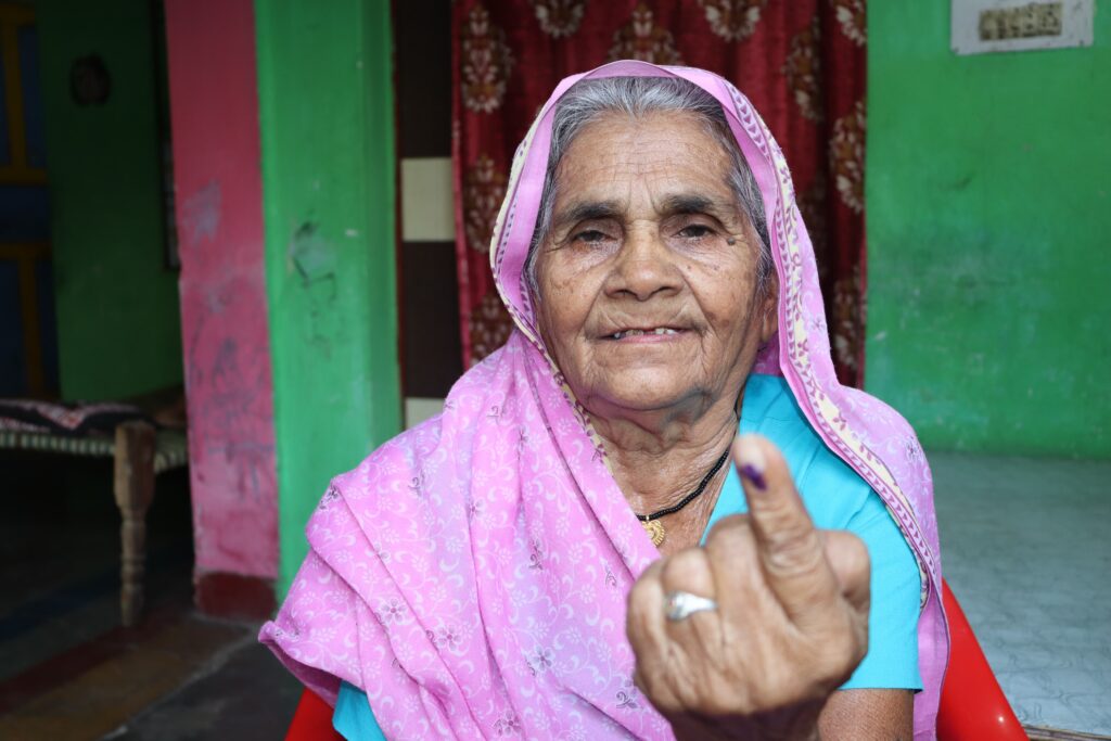 85 साल के बुजुर्ग ने करी HOME वोटिंग- शक्ति जिले में प्रशासन की चुनावी तैयारी अंतिम चरण पर- 1 मई को होगी गीत एवं कविता प्रतिस्पर्धा,मतदान जागरूकता को लेकर प्रशासन गंभीर,जिले के बुजुर्ग मतदाताओं को दिया जा रहा निर्वाचन आयोग की सुविधा का लाभ, बुजुर्गों को मताधिकार का उपयोग कराने घर-घर पहुंच रहे निर्वाचन अधिकारी 85 साल के बुजुर्ग ने करी HOME वोटिंग- शक्ति जिले में प्रशासन की चुनावी तैयारी अंतिम चरण पर- 1 मई को होगी गीत एवं कविता प्रतिस्पर्धा,मतदान जागरूकता को लेकर प्रशासन गंभीर,जिले के बुजुर्ग मतदाताओं को दिया जा रहा निर्वाचन आयोग की सुविधा का लाभ, बुजुर्गों को मताधिकार का उपयोग कराने घर-घर पहुंच रहे निर्वाचन अधिकारी kshititech