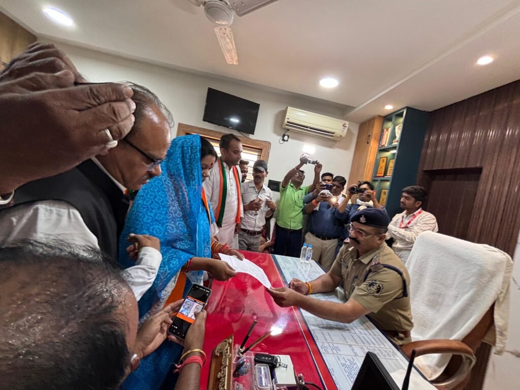 पुलिस थाना जांजगीर पहुंची भाजपा प्रत्याशी कमलेश जांगड़े, मामला अमित शाह के मूल भाषण को परिवर्तित कर सोशल मीडिया में वायरल करने का, भाजपा ने करी कड़ी से कड़ी कार्रवाई करने की मांग, जांजगीर में मुख्यमंत्री एवं उपमुख्यमंत्री भी जमकर बरसे कांग्रेस पर, जांजगीर-चांपा लोकसभा की राजनीति में आ रही गर्माहट पुलिस थाना जांजगीर पहुंची भाजपा प्रत्याशी कमलेश जांगड़े, मामला अमित शाह के मूल भाषण को परिवर्तित कर सोशल मीडिया में वायरल करने का, भाजपा ने करी कड़ी से कड़ी कार्रवाई करने की मांग, जांजगीर में मुख्यमंत्री एवं उपमुख्यमंत्री भी जमकर बरसे कांग्रेस पर, जांजगीर-चांपा लोकसभा की राजनीति में आ रही गर्माहट kshititech