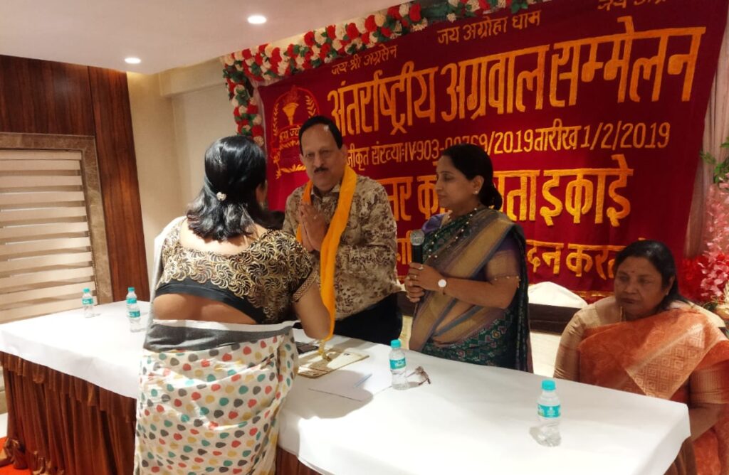 प्रथम अग्र अलंकरण की तैयारी को लेकर अंतरराष्ट्रीय अग्रवाल सम्मेलन वृहत्तर कोलकाता इकाई की बैठक संपन्न, अध्यक्ष राजकुमार मित्तल के नेतृत्व में कार्यक्रम को भव्य बनाने बनी कार्य योजना, वृहत्तर इकाई की अध्यक्ष संगीता ने कहा-यह कार्यक्रम हमारी शाखा के लिए गौरव का विषय, सदस्यों ने मतदान जागरूकता को लेकर ली शपथ प्रथम अग्र अलंकरण की तैयारी को लेकर अंतरराष्ट्रीय अग्रवाल सम्मेलन वृहत्तर कोलकाता इकाई की बैठक संपन्न, अध्यक्ष राजकुमार मित्तल के नेतृत्व में कार्यक्रम को भव्य बनाने बनी कार्य योजना, वृहत्तर इकाई की अध्यक्ष संगीता ने कहा-यह कार्यक्रम हमारी शाखा के लिए गौरव का विषय, सदस्यों ने मतदान जागरूकता को लेकर ली शपथ kshititech