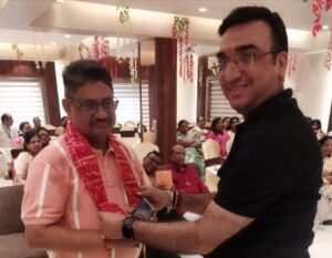 प्रथम अग्र अलंकरण की तैयारी को लेकर अंतरराष्ट्रीय अग्रवाल सम्मेलन वृहत्तर कोलकाता इकाई की बैठक संपन्न, अध्यक्ष राजकुमार मित्तल के नेतृत्व में कार्यक्रम को भव्य बनाने बनी कार्य योजना, वृहत्तर इकाई की अध्यक्ष संगीता ने कहा-यह कार्यक्रम हमारी शाखा के लिए गौरव का विषय, सदस्यों ने मतदान जागरूकता को लेकर ली शपथ प्रथम अग्र अलंकरण की तैयारी को लेकर अंतरराष्ट्रीय अग्रवाल सम्मेलन वृहत्तर कोलकाता इकाई की बैठक संपन्न, अध्यक्ष राजकुमार मित्तल के नेतृत्व में कार्यक्रम को भव्य बनाने बनी कार्य योजना, वृहत्तर इकाई की अध्यक्ष संगीता ने कहा-यह कार्यक्रम हमारी शाखा के लिए गौरव का विषय, सदस्यों ने मतदान जागरूकता को लेकर ली शपथ kshititech