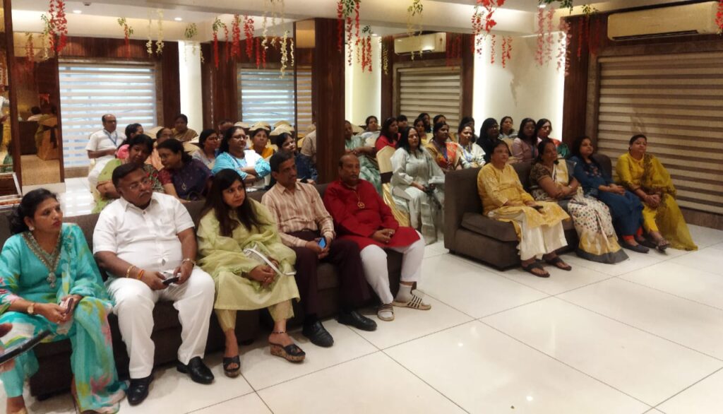 प्रथम अग्र अलंकरण की तैयारी को लेकर अंतरराष्ट्रीय अग्रवाल सम्मेलन वृहत्तर कोलकाता इकाई की बैठक संपन्न, अध्यक्ष राजकुमार मित्तल के नेतृत्व में कार्यक्रम को भव्य बनाने बनी कार्य योजना, वृहत्तर इकाई की अध्यक्ष संगीता ने कहा-यह कार्यक्रम हमारी शाखा के लिए गौरव का विषय, सदस्यों ने मतदान जागरूकता को लेकर ली शपथ प्रथम अग्र अलंकरण की तैयारी को लेकर अंतरराष्ट्रीय अग्रवाल सम्मेलन वृहत्तर कोलकाता इकाई की बैठक संपन्न, अध्यक्ष राजकुमार मित्तल के नेतृत्व में कार्यक्रम को भव्य बनाने बनी कार्य योजना, वृहत्तर इकाई की अध्यक्ष संगीता ने कहा-यह कार्यक्रम हमारी शाखा के लिए गौरव का विषय, सदस्यों ने मतदान जागरूकता को लेकर ली शपथ kshititech