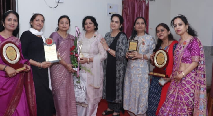 सुमन को पहनाया गया अखिल भारतीय मारवाड़ी महिला सम्मेलन शक्ति शाखा के अध्यक्ष का ताज,अरुणा अग्रवाल ने करी ताजपोशी,पूर्व प्रदेश अध्यक्ष उषा अग्रवाल की मौजूदगी में नई टीम में सचिव बनाई गई सीमा अग्रवाल तो वहीं कोषाध्यक्ष संभालेंगी संगीता केडिया,अरुणा के बेहतर कार्यकाल के लिए सदस्यो ने किया आभार व्यक्त सुमन को पहनाया गया अखिल भारतीय मारवाड़ी महिला सम्मेलन शक्ति शाखा के अध्यक्ष का ताज,अरुणा अग्रवाल ने करी ताजपोशी,पूर्व प्रदेश अध्यक्ष उषा अग्रवाल की मौजूदगी में नई टीम में सचिव बनाई गई सीमा अग्रवाल तो वहीं कोषाध्यक्ष संभालेंगी संगीता केडिया,अरुणा के बेहतर कार्यकाल के लिए सदस्यो ने किया आभार व्यक्त kshititech