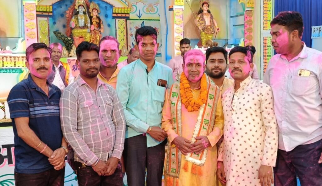 सकरेली कलां में मानस की रही धूम,9 दिन के बाद हुआ अखंड नवधा रामायण का समापन,सर्वश्रेष्ठ गायन वादन करने वाले मानस मंडलियो को किया गया पुरस्कृत, रायगढ़ की संतोष मानस मंडली रही प्रथम विजेता, अपनी भव्यता के लिए पूरे छत्तीसगढ़ में प्रसिद्ध है सकरेली की अखंड नवधा रामायण सकरेली कलां में मानस की रही धूम,9 दिन के बाद हुआ अखंड नवधा रामायण का समापन,सर्वश्रेष्ठ गायन वादन करने वाले मानस मंडलियो को किया गया पुरस्कृत, रायगढ़ की संतोष मानस मंडली रही प्रथम विजेता, अपनी भव्यता के लिए पूरे छत्तीसगढ़ में प्रसिद्ध है सकरेली की अखंड नवधा रामायण kshititech