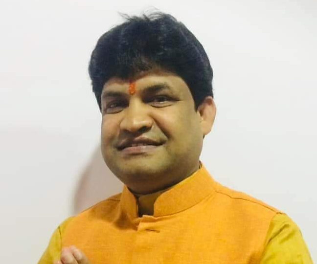 सठिया गिस महंत-छत्तीसगढ़ विधानसभा के नेता प्रतिपक्ष के मोदी के डिफाल्टर वाले बयान पर पूर्व विधायक डॉक्टर खिलावन साहू ने कहा-सठिया गए हैं महंत, तथा मानसिक संतुलन खो चुके हैं, साहू ने कहा- नजर नहीं आ रही मैदान में कांग्रेस और महंत कह रहे जीतेंगे 5- 6 सीट, खिलावन ने कहा महंत छत्तीसगढ़िया एवं कबीरहा होने का कर रहे ढोंग सठिया गिस महंत-छत्तीसगढ़ विधानसभा के नेता प्रतिपक्ष के मोदी के डिफाल्टर वाले बयान पर पूर्व विधायक डॉक्टर खिलावन साहू ने कहा-सठिया गए हैं महंत, तथा मानसिक संतुलन खो चुके हैं, साहू ने कहा- नजर नहीं आ रही मैदान में कांग्रेस और महंत कह रहे जीतेंगे 5- 6 सीट, खिलावन ने कहा महंत छत्तीसगढ़िया एवं कबीरहा होने का कर रहे ढोंग kshititech