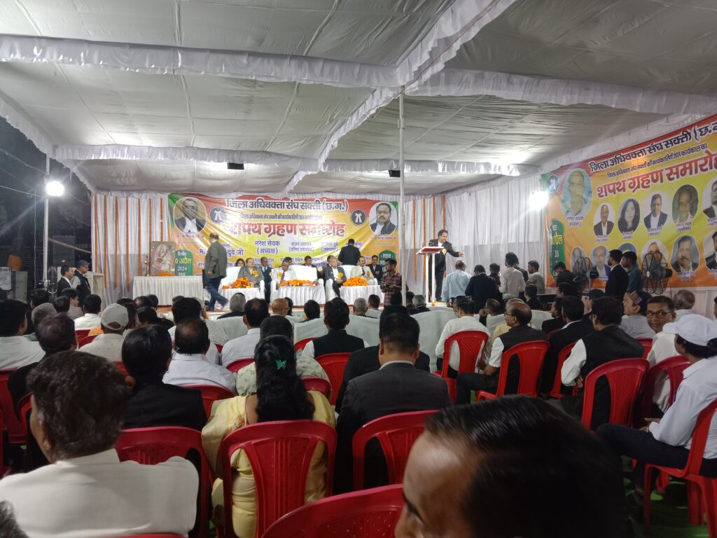 हाईकोर्ट के न्यायाधिपति गण ने वकीलों को दिए सफलता के मंत्र, अवसर था जिला अधिवक्ता संघ शक्ति के शपथ ग्रहण समारोह का, वकीलों को ड्रेस कोड एवं एड्रेस पर फोकस करने की बताई आवश्यकता, अधिवक्ता नरेश सेवक सहित नवीन कार्यकारिणी ने ली शपथ हाईकोर्ट के न्यायाधिपति गण ने वकीलों को दिए सफलता के मंत्र, अवसर था जिला अधिवक्ता संघ शक्ति के शपथ ग्रहण समारोह का, वकीलों को ड्रेस कोड एवं एड्रेस पर फोकस करने की बताई आवश्यकता, अधिवक्ता नरेश सेवक सहित नवीन कार्यकारिणी ने ली शपथ kshititech