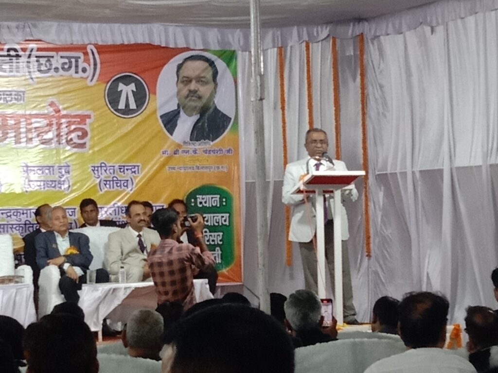 हाईकोर्ट के न्यायाधिपति गण ने वकीलों को दिए सफलता के मंत्र, अवसर था जिला अधिवक्ता संघ शक्ति के शपथ ग्रहण समारोह का, वकीलों को ड्रेस कोड एवं एड्रेस पर फोकस करने की बताई आवश्यकता, अधिवक्ता नरेश सेवक सहित नवीन कार्यकारिणी ने ली शपथ हाईकोर्ट के न्यायाधिपति गण ने वकीलों को दिए सफलता के मंत्र, अवसर था जिला अधिवक्ता संघ शक्ति के शपथ ग्रहण समारोह का, वकीलों को ड्रेस कोड एवं एड्रेस पर फोकस करने की बताई आवश्यकता, अधिवक्ता नरेश सेवक सहित नवीन कार्यकारिणी ने ली शपथ kshititech