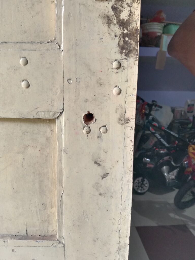 शक्ति में हुई बड़ी चोरी पर पीड़ित परिवारों से मिलने पहुंचे छत्तीसगढ़ विधानसभा के नेता प्रतिपक्ष महंत,जिला पुलिस अधीक्षक आईपीएस अंकिता शर्मा ने भी अधिकारियों के साथ लिया घटनास्थल का मुआयना, एसपी अंकिता ने कहा मामले में पुलिस करेगी पूरी मेहनत, लगभग 76 लाख चोरी की लिखी गई रिपोर्ट- सूत्र शक्ति में हुई बड़ी चोरी पर पीड़ित परिवारों से मिलने पहुंचे छत्तीसगढ़ विधानसभा के नेता प्रतिपक्ष महंत,जिला पुलिस अधीक्षक आईपीएस अंकिता शर्मा ने भी अधिकारियों के साथ लिया घटनास्थल का मुआयना, एसपी अंकिता ने कहा मामले में पुलिस करेगी पूरी मेहनत, लगभग 76 लाख चोरी की लिखी गई रिपोर्ट- सूत्र kshititech