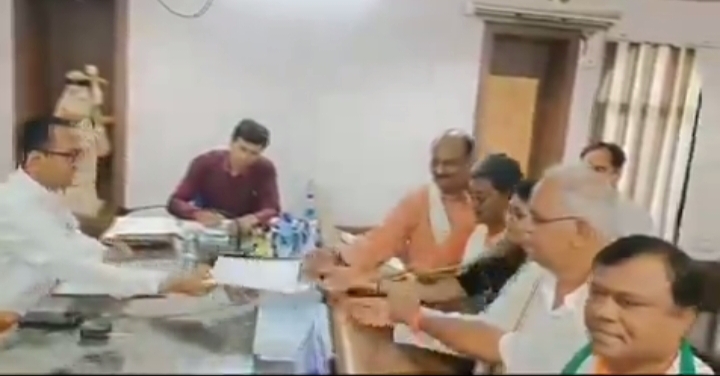 ऐतिहासिक नामांकन रैली-ज्योत्सना महंत के नामांकन दाखिले में पहुंचे पूर्व मुख्यमंत्री बघेल एवं पीसीसी अध्यक्ष दीपक बैज, छत्तीसगढ़ विधानसभा के नेता प्रतिपक्ष डॉ चरण दास महंत भी रहे मौजूद,ज्योत्सना ने कहा- कोरबा लोकसभा क्षेत्र की जनता दोबारा कांग्रेस को देगी मौका, ज्योत्सना को जिताने दिखाया कार्यकर्ताओं ने उत्साह ऐतिहासिक नामांकन रैली-ज्योत्सना महंत के नामांकन दाखिले में पहुंचे पूर्व मुख्यमंत्री बघेल एवं पीसीसी अध्यक्ष दीपक बैज, छत्तीसगढ़ विधानसभा के नेता प्रतिपक्ष डॉ चरण दास महंत भी रहे मौजूद,ज्योत्सना ने कहा- कोरबा लोकसभा क्षेत्र की जनता दोबारा कांग्रेस को देगी मौका, ज्योत्सना को जिताने दिखाया कार्यकर्ताओं ने उत्साह kshititech