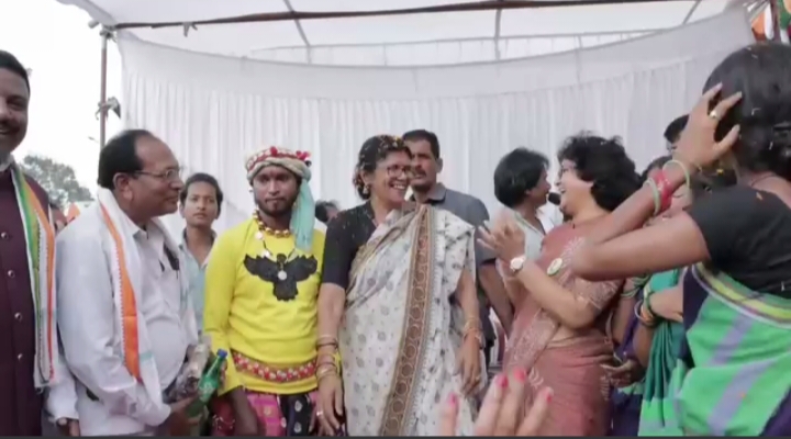 ऐतिहासिक नामांकन रैली-ज्योत्सना महंत के नामांकन दाखिले में पहुंचे पूर्व मुख्यमंत्री बघेल एवं पीसीसी अध्यक्ष दीपक बैज, छत्तीसगढ़ विधानसभा के नेता प्रतिपक्ष डॉ चरण दास महंत भी रहे मौजूद,ज्योत्सना ने कहा- कोरबा लोकसभा क्षेत्र की जनता दोबारा कांग्रेस को देगी मौका, ज्योत्सना को जिताने दिखाया कार्यकर्ताओं ने उत्साह ऐतिहासिक नामांकन रैली-ज्योत्सना महंत के नामांकन दाखिले में पहुंचे पूर्व मुख्यमंत्री बघेल एवं पीसीसी अध्यक्ष दीपक बैज, छत्तीसगढ़ विधानसभा के नेता प्रतिपक्ष डॉ चरण दास महंत भी रहे मौजूद,ज्योत्सना ने कहा- कोरबा लोकसभा क्षेत्र की जनता दोबारा कांग्रेस को देगी मौका, ज्योत्सना को जिताने दिखाया कार्यकर्ताओं ने उत्साह kshititech