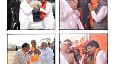 सक्ति में जब पीएम मोदी ने हाथ जोड़कर अभिवादन के लिए झुकाया सर- शक्ति आगमन पर प्रधानमंत्री मोदी से भाजपा नेताओं की हुई आत्मीय मुलाकात- मोदी के अभिवादन की शैली देखकर मंत्रमुग्ध हो गए भाजपा नेता,नेताओ ने कहा- ऐसा पीएम नहीं देखा कहीं, मोदी की इसी आत्मीयता से कायल है देश की जनता kshititech