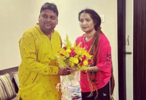 खरसिया के गंज बाजार स्थित हनुमान मंदिर में कुमार विशु एवं शहनाज अख्तर ने बांधा हनुमान जी के सुमधुर भजनों का समा, देर रात तक झुमते रहे हनुमान भक्त, श्री सियाराम सखा मंडल एवं हनुमान सेवा समिति गंज बाजार खरसिया ने किया था आयोजन खरसिया के गंज बाजार स्थित हनुमान मंदिर में कुमार विशु एवं शहनाज अख्तर ने बांधा हनुमान जी के सुमधुर भजनों का समा, देर रात तक झुमते रहे हनुमान भक्त, श्री सियाराम सखा मंडल एवं हनुमान सेवा समिति गंज बाजार खरसिया ने किया था आयोजन kshititech