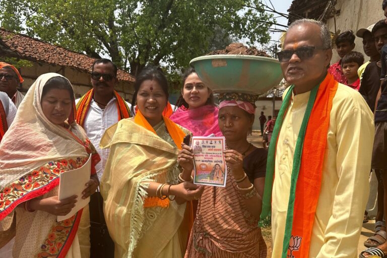 लोकसभा चुनाव को लेकर अड़भार शहर में हुआ महिला सम्मेलन का आयोजन, संयोगिता ने कहा- मोदी जी के नेतृत्व में ही देश बनेगा विकसित राष्ट्र,BJP प्रत्याशी कमलेश जांगड़े ने किया 8 अप्रैल को मतदाताओं से जनसंपर्क, पूर्व विधायक डॉ खिलावन साहू भी कर रहे कमलेश के साथ घर-घर मतदाताओं से संपर्क लोकसभा चुनाव को लेकर अड़भार शहर में हुआ महिला सम्मेलन का आयोजन, संयोगिता ने कहा- मोदी जी के नेतृत्व में ही देश बनेगा विकसित राष्ट्र,BJP प्रत्याशी कमलेश जांगड़े ने किया 8 अप्रैल को मतदाताओं से जनसंपर्क, पूर्व विधायक डॉ खिलावन साहू भी कर रहे कमलेश के साथ घर-घर मतदाताओं से संपर्क kshititech