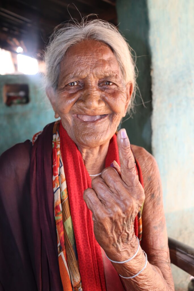 मतदान को लेकर शक्ति जिले के मतदाता उत्साहित- शक्ति जिले में बुजुर्ग मतदाता ले रहे डाक मत पत्र का उपयोग, कलेक्टर अमृत विकास टोपनो के निर्देशन में निर्वाचन अमला सक्रिय,1 मई को हुई मतदान जागरूकता को लेकर निबंध, गीत, स्लोगन प्रतियोगिता, विगत चुनावो के वोट प्रतिशत का रिकॉर्ड टूटेगा इस बार शक्ति जिले में मतदान को लेकर शक्ति जिले के मतदाता उत्साहित- शक्ति जिले में बुजुर्ग मतदाता ले रहे डाक मत पत्र का उपयोग, कलेक्टर अमृत विकास टोपनो के निर्देशन में निर्वाचन अमला सक्रिय,1 मई को हुई मतदान जागरूकता को लेकर निबंध, गीत, स्लोगन प्रतियोगिता, विगत चुनावो के वोट प्रतिशत का रिकॉर्ड टूटेगा इस बार शक्ति जिले में kshititech