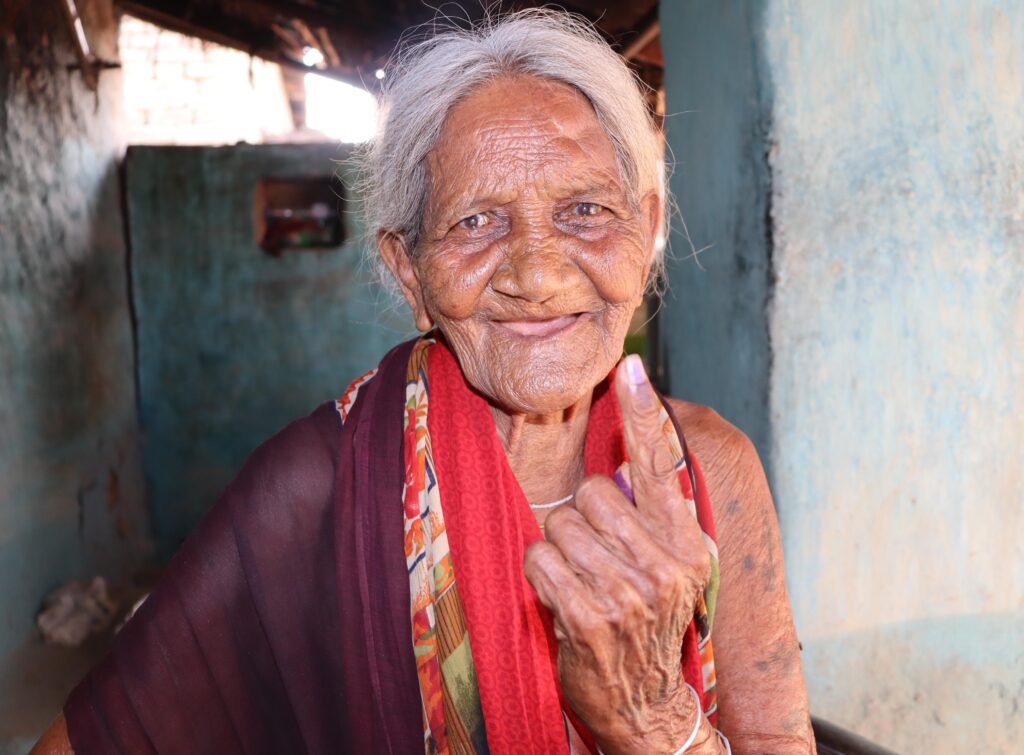 मतदान को लेकर शक्ति जिले के मतदाता उत्साहित- शक्ति जिले में बुजुर्ग मतदाता ले रहे डाक मत पत्र का उपयोग, कलेक्टर अमृत विकास टोपनो के निर्देशन में निर्वाचन अमला सक्रिय,1 मई को हुई मतदान जागरूकता को लेकर निबंध, गीत, स्लोगन प्रतियोगिता, विगत चुनावो के वोट प्रतिशत का रिकॉर्ड टूटेगा इस बार शक्ति जिले में मतदान को लेकर शक्ति जिले के मतदाता उत्साहित- शक्ति जिले में बुजुर्ग मतदाता ले रहे डाक मत पत्र का उपयोग, कलेक्टर अमृत विकास टोपनो के निर्देशन में निर्वाचन अमला सक्रिय,1 मई को हुई मतदान जागरूकता को लेकर निबंध, गीत, स्लोगन प्रतियोगिता, विगत चुनावो के वोट प्रतिशत का रिकॉर्ड टूटेगा इस बार शक्ति जिले में kshititech