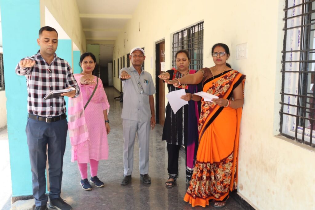 मतदान को लेकर शक्ति जिले के मतदाता उत्साहित- शक्ति जिले में बुजुर्ग मतदाता ले रहे डाक मत पत्र का उपयोग, कलेक्टर अमृत विकास टोपनो के निर्देशन में निर्वाचन अमला सक्रिय,1 मई को हुई मतदान जागरूकता को लेकर निबंध, गीत, स्लोगन प्रतियोगिता, विगत चुनावो के वोट प्रतिशत का रिकॉर्ड टूटेगा इस बार शक्ति जिले में मतदान को लेकर शक्ति जिले के मतदाता उत्साहित- शक्ति जिले में बुजुर्ग मतदाता ले रहे डाक मत पत्र का उपयोग, कलेक्टर अमृत विकास टोपनो के निर्देशन में निर्वाचन अमला सक्रिय,1 मई को हुई मतदान जागरूकता को लेकर निबंध, गीत, स्लोगन प्रतियोगिता, विगत चुनावो के वोट प्रतिशत का रिकॉर्ड टूटेगा इस बार शक्ति जिले में kshititech