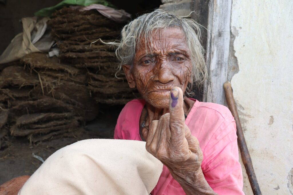 मतदान को लेकर शक्ति जिले के मतदाता उत्साहित- शक्ति जिले में बुजुर्ग मतदाता ले रहे डाक मत पत्र का उपयोग, कलेक्टर अमृत विकास टोपनो के निर्देशन में निर्वाचन अमला सक्रिय,1 मई को हुई मतदान जागरूकता को लेकर निबंध, गीत, स्लोगन प्रतियोगिता, विगत चुनावो के वोट प्रतिशत का रिकॉर्ड टूटेगा इस बार शक्ति जिले में मतदान को लेकर शक्ति जिले के मतदाता उत्साहित- शक्ति जिले में बुजुर्ग मतदाता ले रहे डाक मत पत्र का उपयोग, कलेक्टर अमृत विकास टोपनो के निर्देशन में निर्वाचन अमला सक्रिय,1 मई को हुई मतदान जागरूकता को लेकर निबंध, गीत, स्लोगन प्रतियोगिता, विगत चुनावो के वोट प्रतिशत का रिकॉर्ड टूटेगा इस बार शक्ति जिले में kshititech