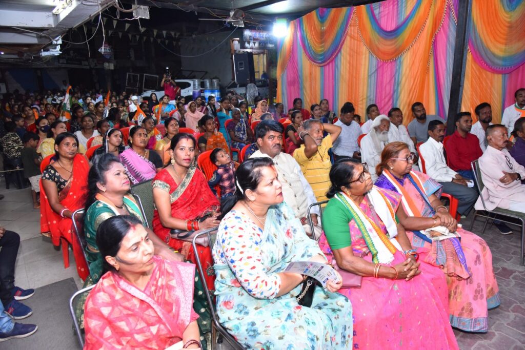 चुनाव समन्वयक कन्हैया अग्रवाल के नेतृत्व में विकास को जिताने बन रही ठोस कार्य योजना- रायपुर लोकसभा के कांग्रेस प्रत्याशी विकास उपाध्याय एवं चुनाव समन्वयक कन्हैया अग्रवाल पहुंचे असंगठित क्षेत्र समस्या निवारण प्रकोष्ठ के श्रमिक सम्मेलन में,कन्हैया अग्रवाल ने कहा- कांग्रेस की न्याय गारंटी को घर-घर तक पहुंचाने का ले संकल्प, कांग्रेस देगी ₹400 की मजदूरी चुनाव समन्वयक कन्हैया अग्रवाल के नेतृत्व में विकास को जिताने बन रही ठोस कार्य योजना- रायपुर लोकसभा के कांग्रेस प्रत्याशी विकास उपाध्याय एवं चुनाव समन्वयक कन्हैया अग्रवाल पहुंचे असंगठित क्षेत्र समस्या निवारण प्रकोष्ठ के श्रमिक सम्मेलन में,कन्हैया अग्रवाल ने कहा- कांग्रेस की न्याय गारंटी को घर-घर तक पहुंचाने का ले संकल्प, कांग्रेस देगी ₹400 की मजदूरी kshititech