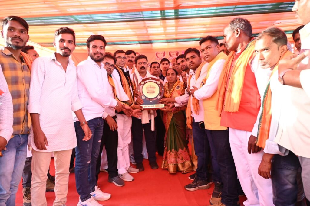 प्रदेश के दो उप मुख्यमंत्री लोकसभा क्षेत्र में- विजय शर्मा ने कहा- भाजपा सरकार सूर्यवंशी समाज के साथ, वही उपमुख्यमंत्री अरुण साव ने कहा- जांजगीर लोकसभा में कांग्रेस को ऐसा हराये ताकि दोबारा लड़ने की हिम्मत ही ना करें, विजय शर्मा ने कहा-ठाठ बाठ के आदि नेता प्रतिपक्ष महंत नहीं पचा पा रहे मोदी की लोकप्रियता को, इसलिए कह रहे सर फोड़ने की बात प्रदेश के दो उप मुख्यमंत्री लोकसभा क्षेत्र में- विजय शर्मा ने कहा- भाजपा सरकार सूर्यवंशी समाज के साथ, वही उपमुख्यमंत्री अरुण साव ने कहा- जांजगीर लोकसभा में कांग्रेस को ऐसा हराये ताकि दोबारा लड़ने की हिम्मत ही ना करें, विजय शर्मा ने कहा-ठाठ बाठ के आदि नेता प्रतिपक्ष महंत नहीं पचा पा रहे मोदी की लोकप्रियता को, इसलिए कह रहे सर फोड़ने की बात kshititech