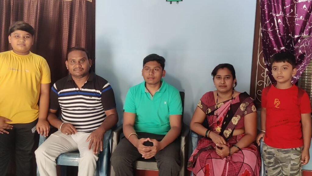 शक्ति जिले के दो विद्यार्थी स्टेट टॉपर- छत्तीसगढ़ स्टेट बोर्ड की मेरिट सूची में शक्ति जिले के दो विद्यार्थियों ने बनाया अपना स्थान, शहर के अनुनय कॉन्वेंट स्कूल एवं डभरा के कामधेनु पब्लिक स्कूल के बच्चे रहे टॉपर, शक्ति कलेक्टर,एसपी, जिला शिक्षा अधिकारी एवं सहायक जिला सांख्यिकी अधिकारी ने दी बधाई,अनुनय कान्वेंट के डायरेक्टर योगेश साहू ने कहा- हमारे विद्यालय के लिए गौरव की बात kshititech