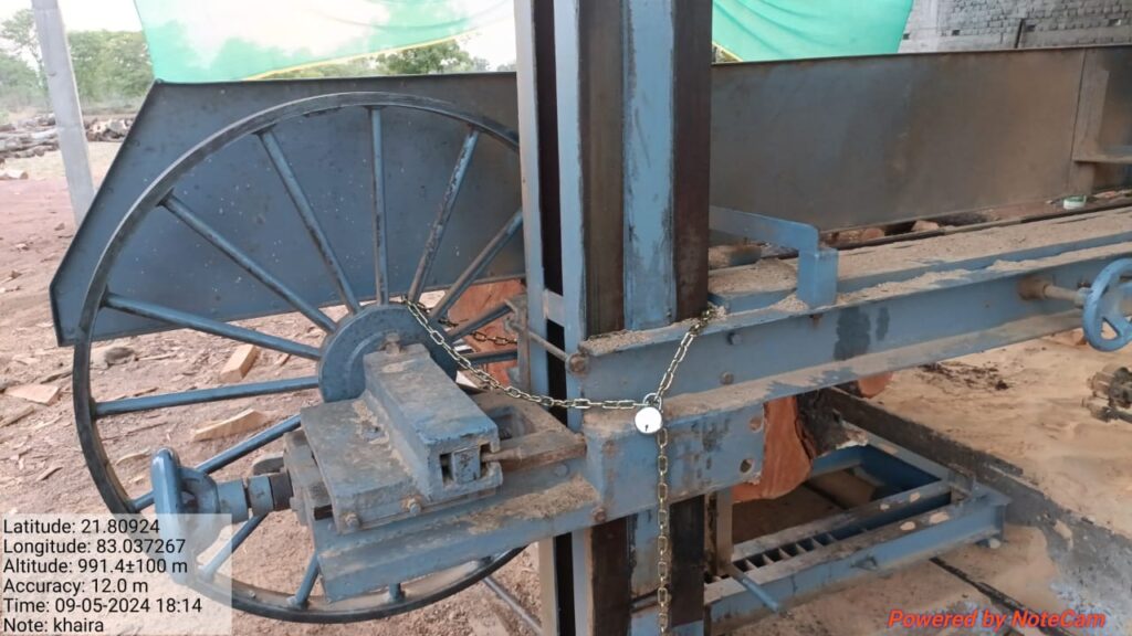 शक्ति जिले में आरा मिलो एवं फर्नीचर दुकानों में वन विभाग की छापामार कारवाई, बिना लाइसेंस चल रही थी आरा मिल एवं अवैध सागौन का हो रहा था परिवहन, वन विभाग के उच्चाधिकारियों के निर्देशन में हुई कार्रवाई शक्ति जिले में आरा मिलो एवं फर्नीचर दुकानों में वन विभाग की छापामार कारवाई, बिना लाइसेंस चल रही थी आरा मिल एवं अवैध सागौन का हो रहा था परिवहन, वन विभाग के उच्चाधिकारियों के निर्देशन में हुई कार्रवाई kshititech