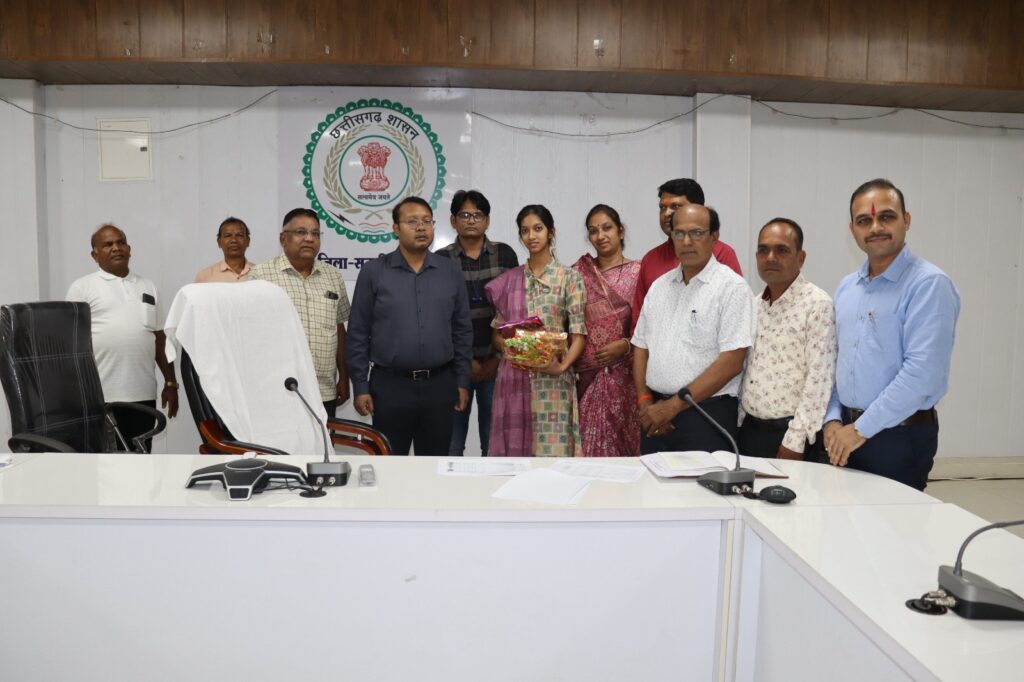 शैक्षणिक प्रतिभा का हुआ सम्मान- शक्ति कलेक्टर के हाथों सम्मानित हुए जिले के मेरिट सूची के टॉपर विद्यार्थी,कलेक्टर टोपनो ने अपने कार्यालय में बुलाकर किया सम्मान, जिला शिक्षा अधिकारी एवं सहायक जिला सांख्यिकी अधिकारी भी रहे मौजूद, स्कूल संचालक योगेश साहू एवं हेमंत पटेल ने भी दी बच्चों को बधाई शैक्षणिक प्रतिभा का हुआ सम्मान- शक्ति कलेक्टर के हाथों सम्मानित हुए जिले के मेरिट सूची के टॉपर विद्यार्थी,कलेक्टर टोपनो ने अपने कार्यालय में बुलाकर किया सम्मान, जिला शिक्षा अधिकारी एवं सहायक जिला सांख्यिकी अधिकारी भी रहे मौजूद, स्कूल संचालक योगेश साहू एवं हेमंत पटेल ने भी दी बच्चों को बधाई kshititech