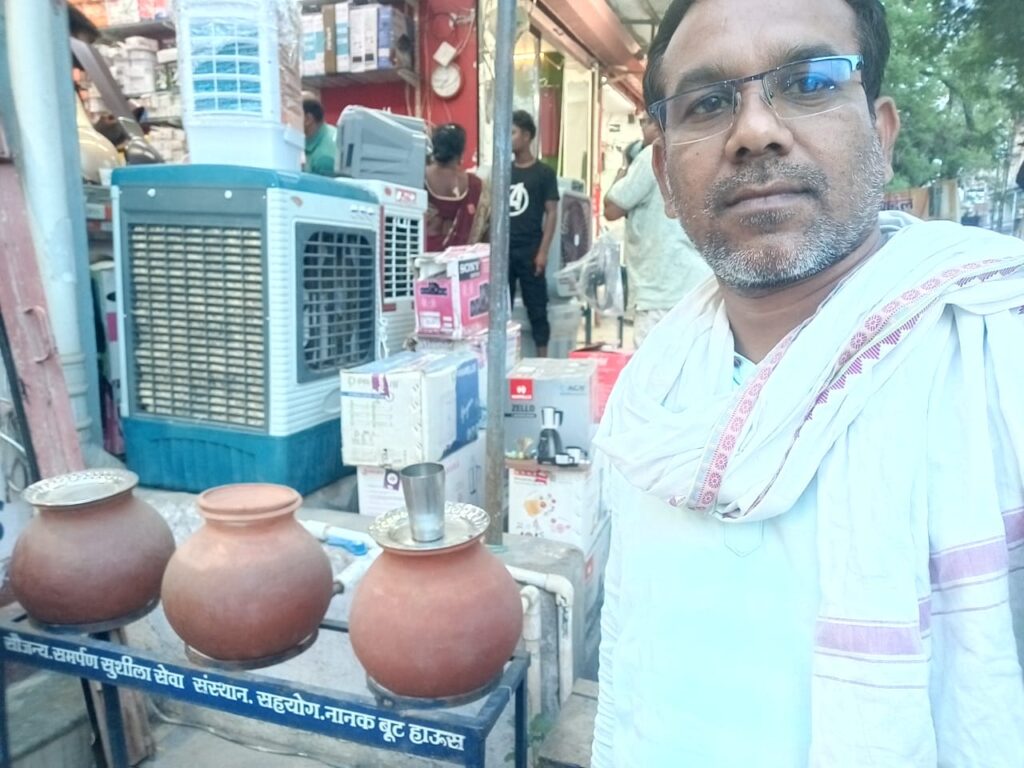 जल सेवा का अनुकरणीय कार्य- शक्ति का समर्पण सुशीला सेवा संस्थान 3 वर्षों से गर्मी में दे रहा लोगों को जल की सेवा, रचनात्मक कार्यों में अग्रणी योगदान देता है समर्पण संस्थान जल सेवा का अनुकरणीय कार्य- शक्ति का समर्पण सुशीला सेवा संस्थान 3 वर्षों से गर्मी में दे रहा लोगों को जल की सेवा, रचनात्मक कार्यों में अग्रणी योगदान देता है समर्पण संस्थान kshititech