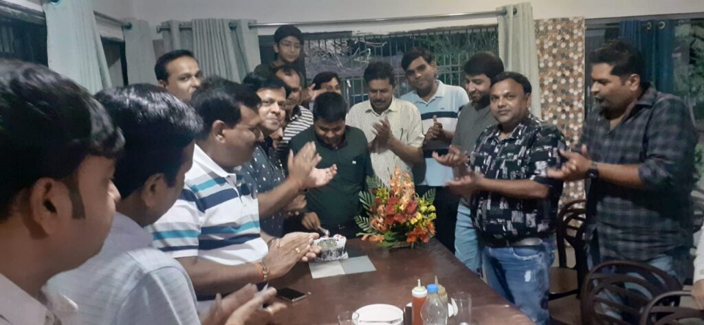 शक्ति की मारवाड़ी युवा मंच शाखा ने किया सेवा का कार्य- शहर के अग्रसेन चौक में 15 मई को 1000 राहगीरों को पिलाया आम का पानी एवं शरबत, शक्ति टीआई,पूर्व नगर पालिका अध्यक्ष द्वय एवम अग्रवाल सभा अध्यक्ष रहे मौजूद,TI शर्मा ने- कहा भीषण गर्मी में ठंडे पानी की सेवा है सबसे बड़ा पुण्य का कार्य शक्ति की मारवाड़ी युवा मंच शाखा ने किया सेवा का कार्य- शहर के अग्रसेन चौक में 15 मई को 1000 राहगीरों को पिलाया आम का पानी एवं शरबत, शक्ति टीआई,पूर्व नगर पालिका अध्यक्ष द्वय एवम अग्रवाल सभा अध्यक्ष रहे मौजूद,TI शर्मा ने- कहा भीषण गर्मी में ठंडे पानी की सेवा है सबसे बड़ा पुण्य का कार्य kshititech