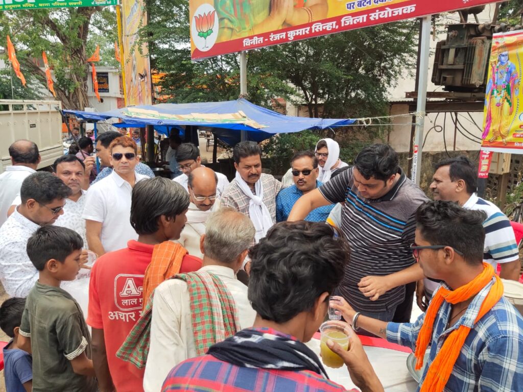 शक्ति की मारवाड़ी युवा मंच शाखा ने किया सेवा का कार्य- शहर के अग्रसेन चौक में 15 मई को 1000 राहगीरों को पिलाया आम का पानी एवं शरबत, शक्ति टीआई,पूर्व नगर पालिका अध्यक्ष द्वय एवम अग्रवाल सभा अध्यक्ष रहे मौजूद,TI शर्मा ने- कहा भीषण गर्मी में ठंडे पानी की सेवा है सबसे बड़ा पुण्य का कार्य शक्ति की मारवाड़ी युवा मंच शाखा ने किया सेवा का कार्य- शहर के अग्रसेन चौक में 15 मई को 1000 राहगीरों को पिलाया आम का पानी एवं शरबत, शक्ति टीआई,पूर्व नगर पालिका अध्यक्ष द्वय एवम अग्रवाल सभा अध्यक्ष रहे मौजूद,TI शर्मा ने- कहा भीषण गर्मी में ठंडे पानी की सेवा है सबसे बड़ा पुण्य का कार्य kshititech