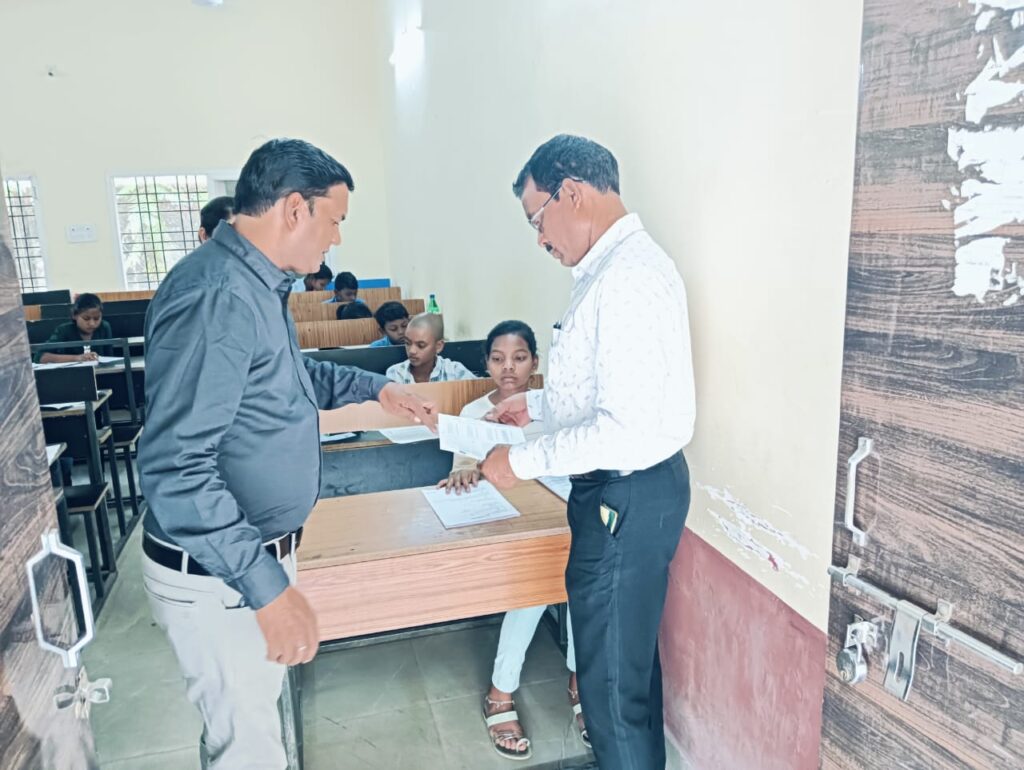 शक्ति जिले में हो रही रखड़ की डंपिंग पर कलेक्टर टोपनो की बड़ी कार्रवाई, जगह-जगह सड़कों के किनारे राखड़ पाटकर पर्यावरण को किया जा रहा प्रदूषित, जिले में धड़ल्ले से राखड़ के कारोबारी कर रहे करोड़ों रुपए के वारे-न्यारे शक्ति जिले में हो रही रखड़ की डंपिंग पर कलेक्टर टोपनो की बड़ी कार्रवाई, जगह-जगह सड़कों के किनारे राखड़ पाटकर पर्यावरण को किया जा रहा प्रदूषित, जिले में धड़ल्ले से राखड़ के कारोबारी कर रहे करोड़ों रुपए के वारे-न्यारे kshititech