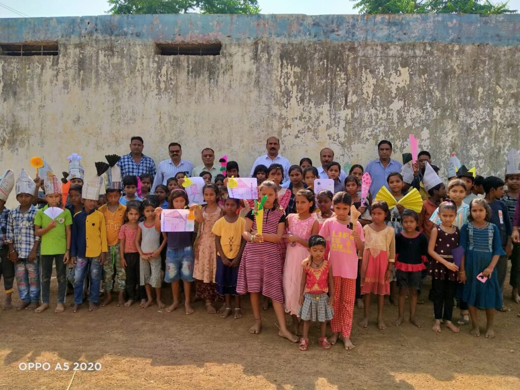 शिक्षा विभाग के संयुक्त संचालक आदित्य पहुंचे पामगढ़, विकासखंड में चल रहे समर कैंप का किया निरीक्षण, विकासखंड शिक्षा अधिकारी मोहनलाल कौशिक भी रहे मौजूद, समर कैंप के बच्चों से करी शिक्षा अधिकारियों ने चर्चा शिक्षा विभाग के संयुक्त संचालक आदित्य पहुंचे पामगढ़, विकासखंड में चल रहे समर कैंप का किया निरीक्षण, विकासखंड शिक्षा अधिकारी मोहनलाल कौशिक भी रहे मौजूद, समर कैंप के बच्चों से करी शिक्षा अधिकारियों ने चर्चा kshititech