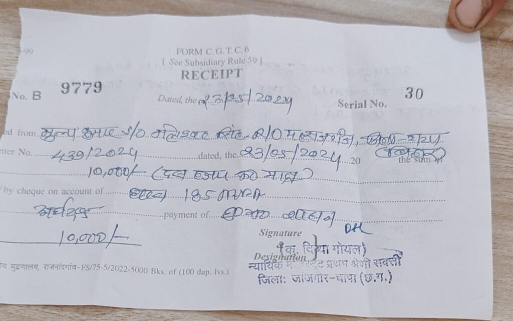 नशे के खिलाफ शक्ति ट्रैफिक पुलिस का बड़ा एक्शन- शराब पीकर चला रहा था हाईवा, जिला यातायात विभाग ने किया 10000 /-रुपये का जुर्माना, ट्रैफिक इंचार्ज महतो ने कहा- नहीं बक्शे जायेंगे शराब पीकर वाहन चलाने वाले चालक,शक्ति एसपी अंकिता के निर्देशन में जिला यातायात विभाग सक्रिय, दुर्घटनाओं को लेकर जगह-जगह ट्रैफिक पुलिस चला रही जागरूकता अभियान, ग्रामीणों की रकम को तीन गुना कर ठगी करने वाला चढ़ा पुलिस के हत्थे नशे के खिलाफ शक्ति ट्रैफिक पुलिस का बड़ा एक्शन- शराब पीकर चला रहा था हाईवा, जिला यातायात विभाग ने किया 10000 /-रुपये का जुर्माना, ट्रैफिक इंचार्ज महतो ने कहा- नहीं बक्शे जायेंगे शराब पीकर वाहन चलाने वाले चालक,शक्ति एसपी अंकिता के निर्देशन में जिला यातायात विभाग सक्रिय, दुर्घटनाओं को लेकर जगह-जगह ट्रैफिक पुलिस चला रही जागरूकता अभियान, ग्रामीणों की रकम को तीन गुना कर ठगी करने वाला चढ़ा पुलिस के हत्थे kshititech