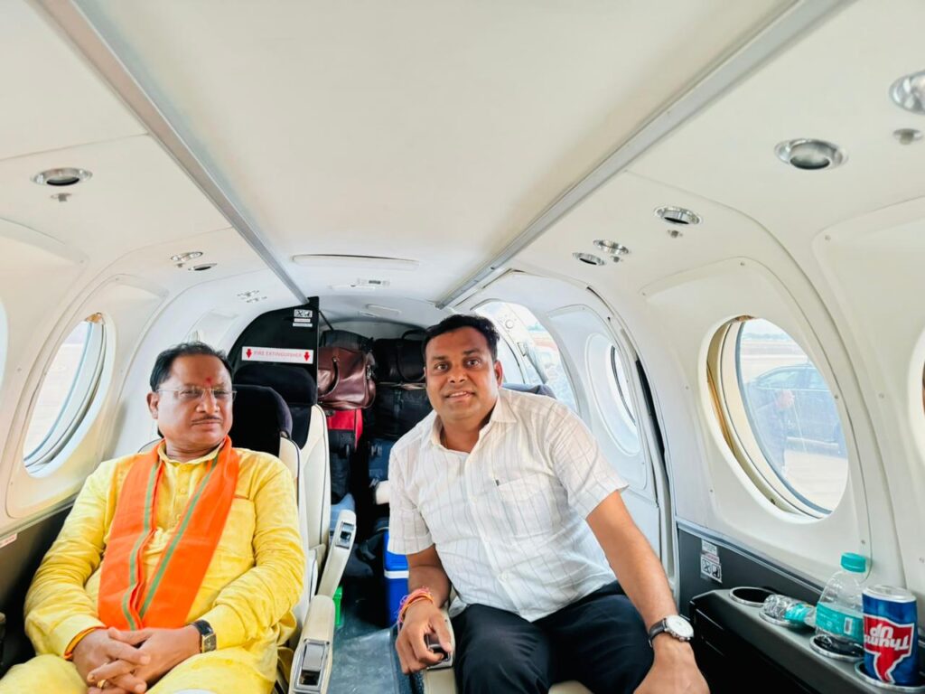 छत्तीसगढ़ के मुख्यमंत्री के साथ प्लेन में झारखंड चुनाव से प्रचार कर वापस लौटे जांजगीर- चांपा जिले के भाजपा नेता अमर सुल्तानिया, अमर ने कहा- 14 सीटों पर भाजपा को मिलेगी रिकॉर्ड जीत, छत्तीसगढ़ के मुख्यमंत्री साय के करीबियों में होती है अमर की गिनती, घाटशिला विधानसभा के प्रभारी थे अमर सुल्तानिया छत्तीसगढ़ के मुख्यमंत्री के साथ प्लेन में झारखंड चुनाव से प्रचार कर वापस लौटे जांजगीर- चांपा जिले के भाजपा नेता अमर सुल्तानिया, अमर ने कहा- 14 सीटों पर भाजपा को मिलेगी रिकॉर्ड जीत, छत्तीसगढ़ के मुख्यमंत्री साय के करीबियों में होती है अमर की गिनती, घाटशिला विधानसभा के प्रभारी थे अमर सुल्तानिया kshititech