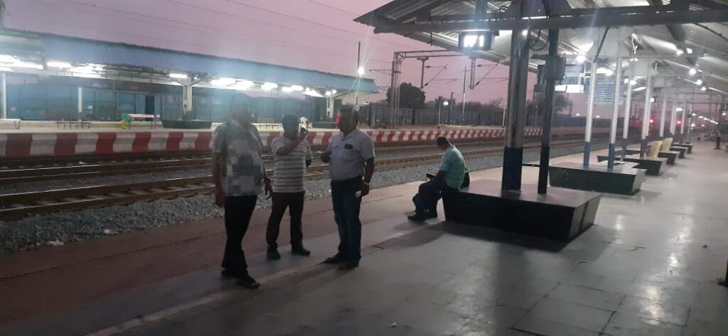 सेवा का बड़ा कार्य-अग्रवाल सभा शक्ति ने रेलवे स्टेशन के प्लेटफार्म नंबर-01,02 तथा स्टेशन के बाहर ठंडे पानी की यूनिट लगाने अनुमति हेतु दिया आवेदन,शक्ति शहर में समाज के दानदाताओं के सहयोग से स्थापित की जाएगी पानी की ठंडे पानी की वाटर कूलर एवं पानी टंकी सेवा का बड़ा कार्य-अग्रवाल सभा शक्ति ने रेलवे स्टेशन के प्लेटफार्म नंबर-01,02 तथा स्टेशन के बाहर ठंडे पानी की यूनिट लगाने अनुमति हेतु दिया आवेदन,शक्ति शहर में समाज के दानदाताओं के सहयोग से स्थापित की जाएगी पानी की ठंडे पानी की वाटर कूलर एवं पानी टंकी kshititech
