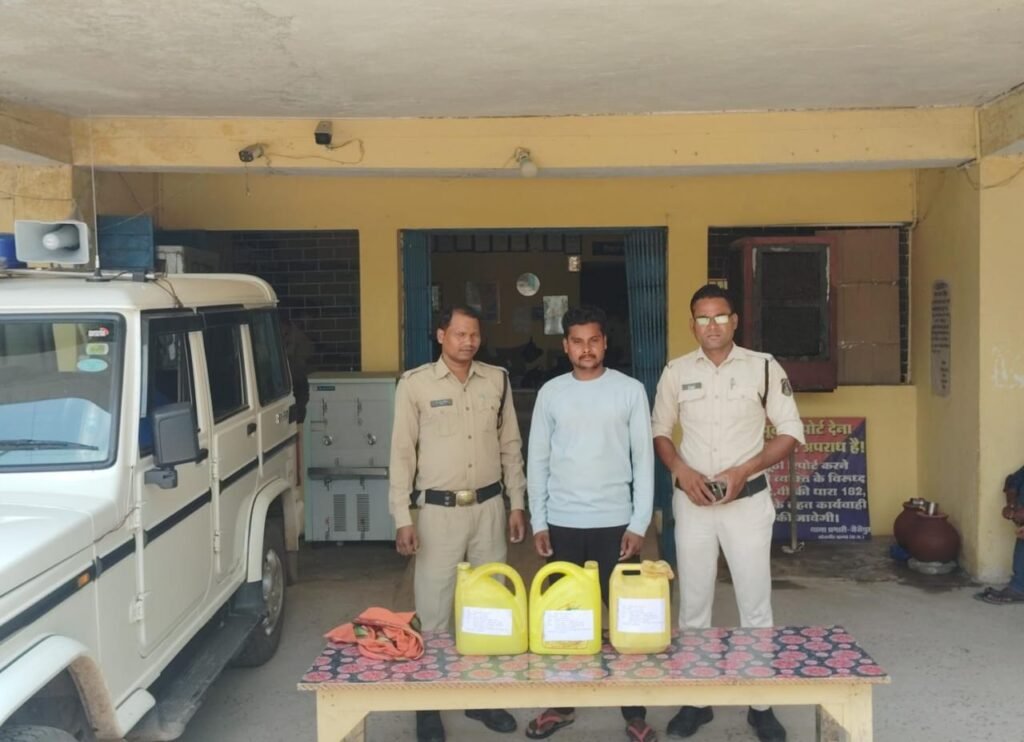 5 लाख की करी ठगी, 50 लोगों से कर चुका था ठगी, शक्ति पुलिस की सक्रियता से शातिर ठग चढ़ा पुलिस के हत्थे,शहर में आफिस खोलकर लोगों को शेयर मार्केट एवं अन्य लालच देकर लगा रहा था चुना, SP अंकिता के निर्देशन में एसडीओ पुलिस मनीष कुंवर एवं शक्ति थाना टीआई विवेक शर्मा की सजगता, अवैध शराब के आरोपी हुए गिरफ्तार 5 लाख की करी ठगी, 50 लोगों से कर चुका था ठगी, शक्ति पुलिस की सक्रियता से शातिर ठग चढ़ा पुलिस के हत्थे,शहर में आफिस खोलकर लोगों को शेयर मार्केट एवं अन्य लालच देकर लगा रहा था चुना, SP अंकिता के निर्देशन में एसडीओ पुलिस मनीष कुंवर एवं शक्ति थाना टीआई विवेक शर्मा की सजगता, अवैध शराब के आरोपी हुए गिरफ्तार kshititech