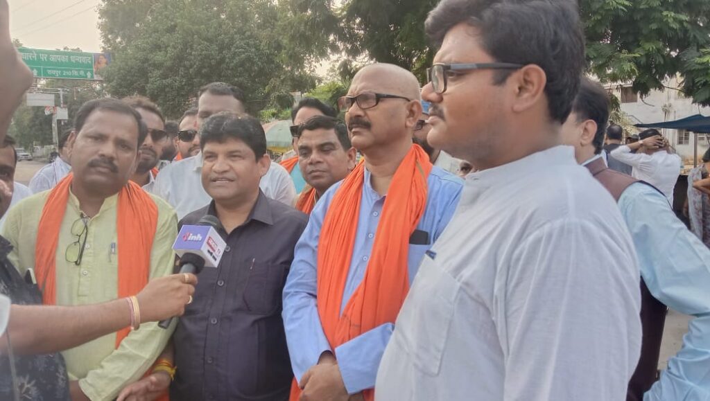 आरक्षण पर तकरार-शक्ति के भाजपाइयों ने फूंका बंगाल की सीएम ममता बनर्जी का पुतला, मामला ममता बनर्जी द्वारा न्यायालय के आदेश की अवमानना का, भाजपा ने कहा-तानाशाही मुख्यमंत्री है ममता बनर्जी, भाजपाइयों ने कहा- न्यायालय से ऊपर हो गई है ममता बनर्जी, आंदोलनकारीयो को नहीं रोक पाई पुलिस आरक्षण पर तकरार-शक्ति के भाजपाइयों ने फूंका बंगाल की सीएम ममता बनर्जी का पुतला, मामला ममता बनर्जी द्वारा न्यायालय के आदेश की अवमानना का, भाजपा ने कहा-तानाशाही मुख्यमंत्री है ममता बनर्जी, भाजपाइयों ने कहा- न्यायालय से ऊपर हो गई है ममता बनर्जी, आंदोलनकारीयो को नहीं रोक पाई पुलिस kshititech