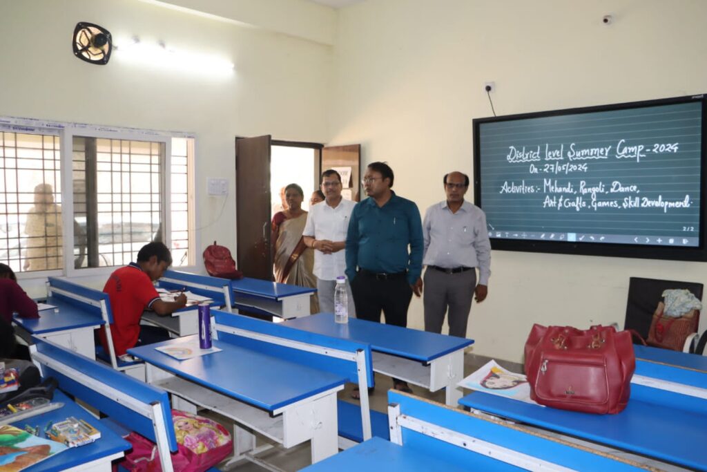 स्कूली बच्चों की प्रतिभाओं को देखकर प्रशंसा की कलेक्टर ने-जिला शिक्षा विभाग शक्ति द्वारा ग्रीष्मकालीन समर कैंप का हुआ आयोजन,कलेक्टर टोपनो ने पहुंचकर बच्चों को किया उत्साह वर्धन,टोपनो ने कहा- ऐसे समर कैंपो से बच्चों की प्रतिभाओं को मिलेगा मंच, जिले में बच्चों की विभिन्न गतिविधियों में शिक्षा विभाग कर रहा सराहनीय प्रयास स्कूली बच्चों की प्रतिभाओं को देखकर प्रशंसा की कलेक्टर ने-जिला शिक्षा विभाग शक्ति द्वारा ग्रीष्मकालीन समर कैंप का हुआ आयोजन,कलेक्टर टोपनो ने पहुंचकर बच्चों को किया उत्साह वर्धन,टोपनो ने कहा- ऐसे समर कैंपो से बच्चों की प्रतिभाओं को मिलेगा मंच, जिले में बच्चों की विभिन्न गतिविधियों में शिक्षा विभाग कर रहा सराहनीय प्रयास kshititech