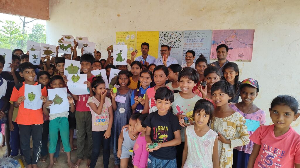 पामगढ़ विकासखंड में चल रहे स्कूल शिक्षा विभाग के ग्रीष्मकालीन समर कैंप का निरीक्षण किया एसडीएम एवं विकासखंड शिक्षा अधिकारी ने, बच्चों को किया मोटिवेट,BEO मोहनलाल कौशिक ने कहा- बच्चों को शिक्षा के साथ-साथ ग्रीष्मकालीन समय का सदुपयोग कराने में यह कैंप सहायक पामगढ़ विकासखंड में चल रहे स्कूल शिक्षा विभाग के ग्रीष्मकालीन समर कैंप का निरीक्षण किया एसडीएम एवं विकासखंड शिक्षा अधिकारी ने, बच्चों को किया मोटिवेट,BEO मोहनलाल कौशिक ने कहा- बच्चों को शिक्षा के साथ-साथ ग्रीष्मकालीन समय का सदुपयोग कराने में यह कैंप सहायक kshititech