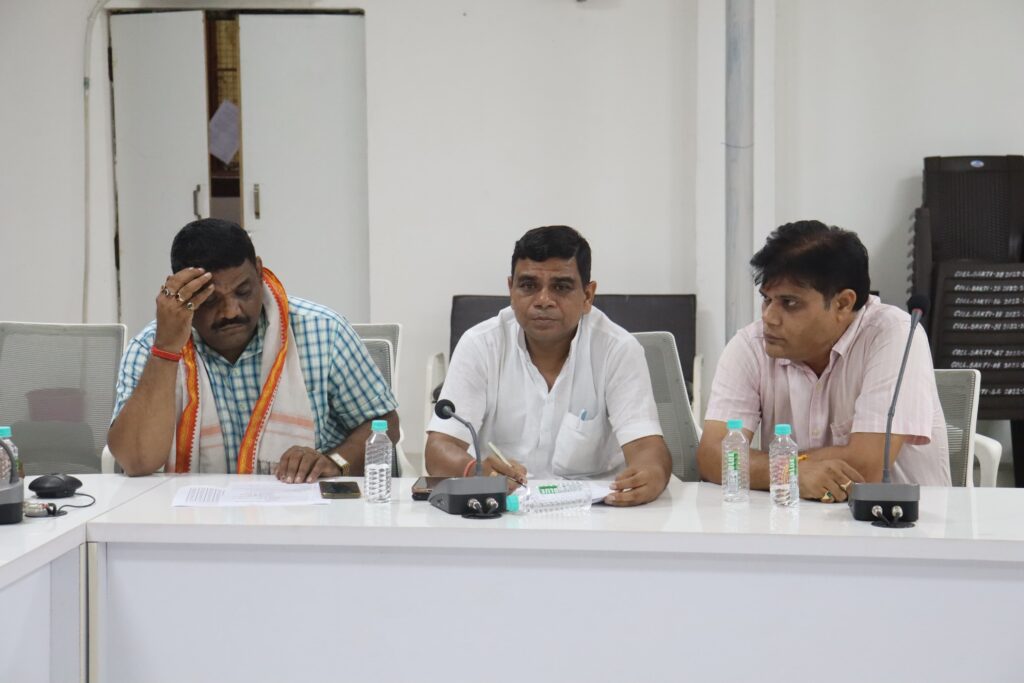 शक्ति कलेक्टर ने मतगणना अधिकारी- कर्मचारियों को दिए गर्मी से बचाव के टिप्स, शक्ति जिले में मतगणना को लेकर निरंतर चल रही तैयारी, भयंकर गर्मी में भी मतगणना अधिकारी कर्मचारी देंगे अपना योगदान, राजनीतिक दलों के प्रतिनिधि भी पहुंचे प्रशिक्षण कार्यक्रम में शक्ति कलेक्टर ने मतगणना अधिकारी- कर्मचारियों को दिए गर्मी से बचाव के टिप्स, शक्ति जिले में मतगणना को लेकर निरंतर चल रही तैयारी, भयंकर गर्मी में भी मतगणना अधिकारी कर्मचारी देंगे अपना योगदान, राजनीतिक दलों के प्रतिनिधि भी पहुंचे प्रशिक्षण कार्यक्रम में kshititech