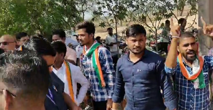 कांग्रेस प्रत्याशी शिव डहरिया के कार्यक्रम में कार्यकर्ताओं ने बसपा को दी गाली, बसपा पदाधिकारीयो ने थाना प्रभारी सहित निर्वाचन आयोग से करी शिकायत कांग्रेस प्रत्याशी शिव डहरिया के कार्यक्रम में कार्यकर्ताओं ने बसपा को दी गाली, बसपा पदाधिकारीयो ने थाना प्रभारी सहित निर्वाचन आयोग से करी शिकायत kshititech