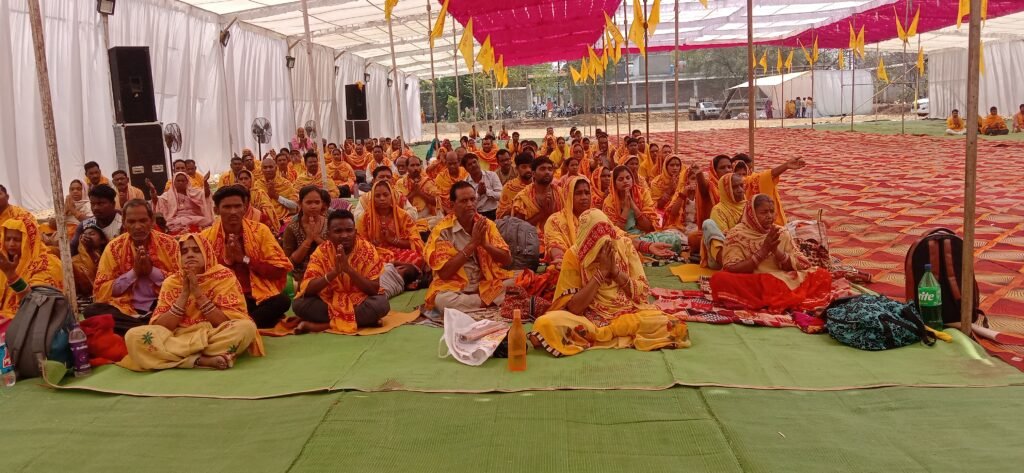 हनुमान जी की कठिन साधना- 5 मई को शक्ति में हुआ दीक्षा साधना प्रवचन कार्यक्रम, 72 घंटे के अनवरत हनुमान जी की साधना का एक कुंडीय यज्ञ भी हुआ पूर्ण, 108 कुंडीय यज्ञ के माध्यम से लोगों ने करी साधना, तपती दोपहरी में भी खुले आसमान के नीचे लोगों ने हनुमान जी का किया स्मरण kshititech