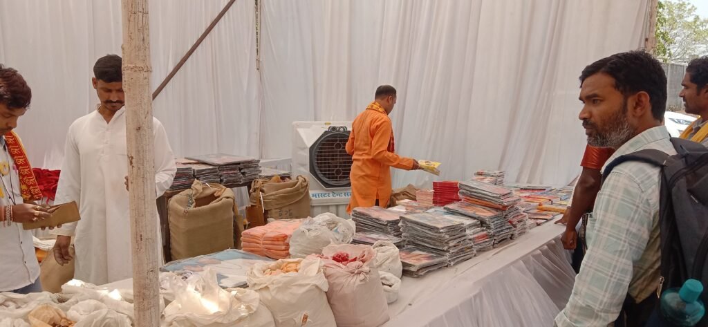 हनुमान जी की कठिन साधना- 5 मई को शक्ति में हुआ दीक्षा साधना प्रवचन कार्यक्रम, 72 घंटे के अनवरत हनुमान जी की साधना का एक कुंडीय यज्ञ भी हुआ पूर्ण, 108 कुंडीय यज्ञ के माध्यम से लोगों ने करी साधना, तपती दोपहरी में भी खुले आसमान के नीचे लोगों ने हनुमान जी का किया स्मरण kshititech