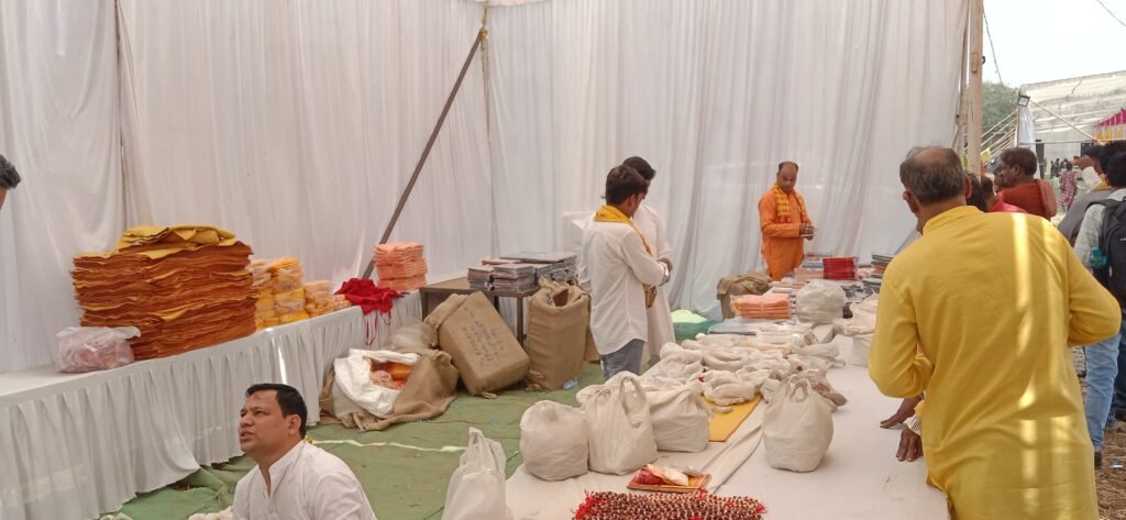 हनुमान जी की कठिन साधना- 5 मई को शक्ति में हुआ दीक्षा साधना प्रवचन कार्यक्रम, 72 घंटे के अनवरत हनुमान जी की साधना का एक कुंडीय यज्ञ भी हुआ पूर्ण, 108 कुंडीय यज्ञ के माध्यम से लोगों ने करी साधना, तपती दोपहरी में भी खुले आसमान के नीचे लोगों ने हनुमान जी का किया स्मरण kshititech