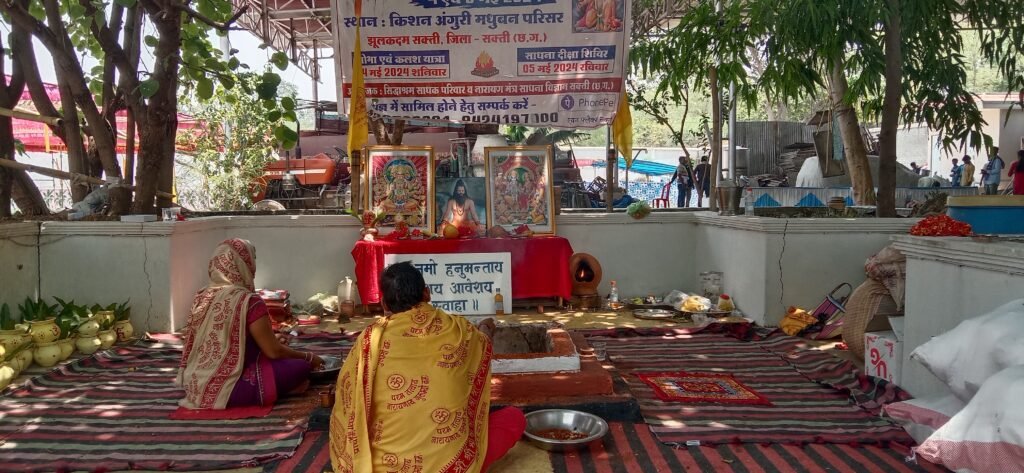 हनुमान जी की कठिन साधना- 5 मई को शक्ति में हुआ दीक्षा साधना प्रवचन कार्यक्रम, 72 घंटे के अनवरत हनुमान जी की साधना का एक कुंडीय यज्ञ भी हुआ पूर्ण, 108 कुंडीय यज्ञ के माध्यम से लोगों ने करी साधना, तपती दोपहरी में भी खुले आसमान के नीचे लोगों ने हनुमान जी का किया स्मरण kshititech