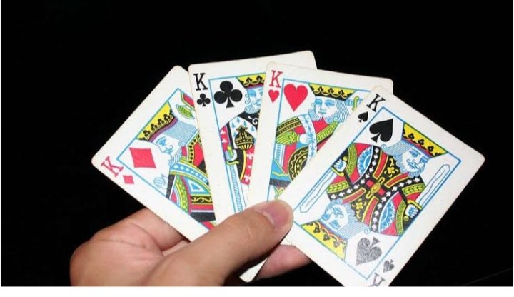 ताश के पत्ते अब शौक नहीं बन गया है बड़ा व्यापार- छत्तीसगढ़ के बड़े-बड़े शहरों में जानी-मानी होटलो में लग रहे जुए के दांव, मोटी नाल रूपी रकम लेकर खिलाया जा रहा है जुआ, लोगों के महंगे शौक- धकेल रहे गंदी आदतो की ओर ताश के पत्ते अब शौक नहीं बन गया है बड़ा व्यापार- छत्तीसगढ़ के बड़े-बड़े शहरों में जानी-मानी होटलो में लग रहे जुए के दांव, मोटी नाल रूपी रकम लेकर खिलाया जा रहा है जुआ, लोगों के महंगे शौक- धकेल रहे गंदी आदतो की ओर kshititech